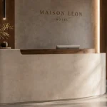 Comptoir de réception d’hôtel en béton ciré